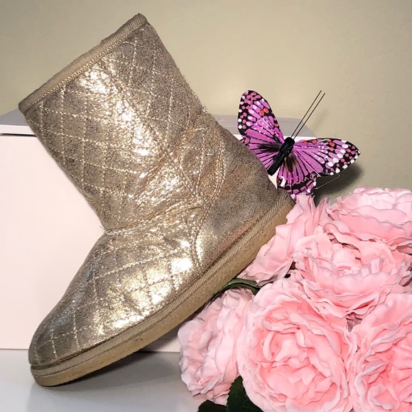 Nordstrom Other - Fab Gold Fur Lined Boots